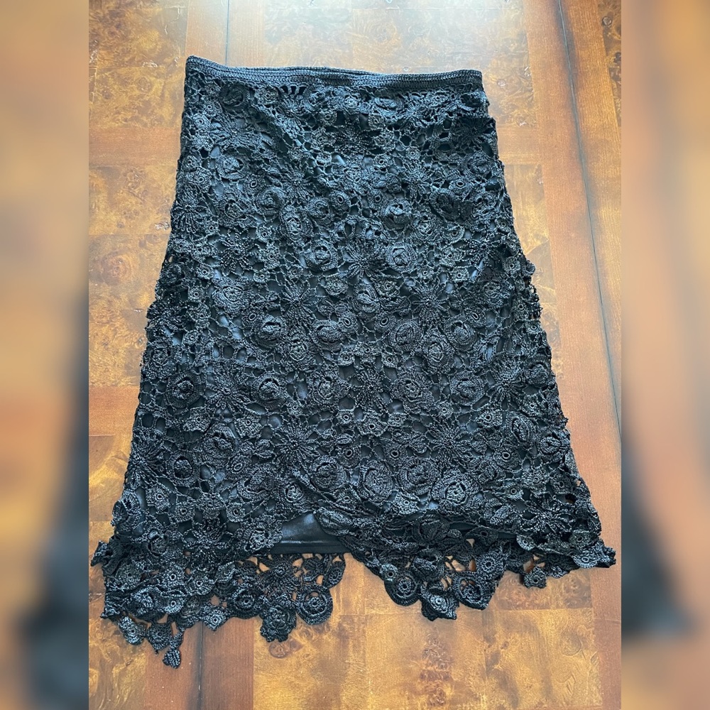 Karen Millen Hand Crochet w 3D flowers & beading - Picture 2 of 7